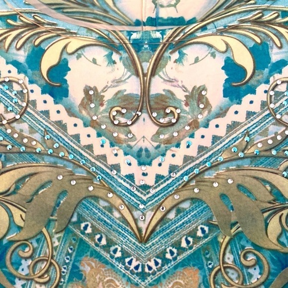 Blouse Luxurious feeling teal print. Scoop neck. Beautiful Angel sleeves. Medium - Picture 7 of 8